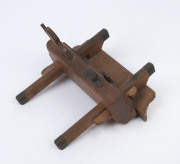 Antique wooden moulding plane with adjustable fence, stamped "No.5", 19th century, 24cm ​fence length