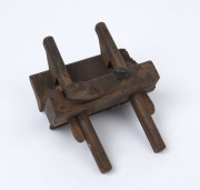 An antique moulding plane with adjustable fence and wooden wedges for depth control, 19th century, ​22cm fence length
