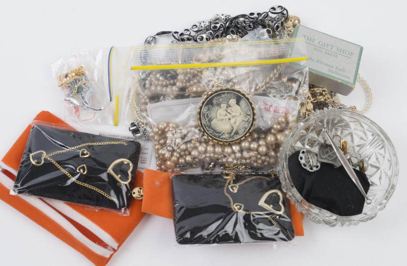 Collection of assorted costume jewellery including chains and necklaces, faux pearls, pendants etc, (qty).