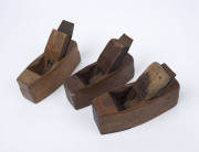 Three antique coffin planes one with half steel sole, 19th century, ​the largest sole 24cm long