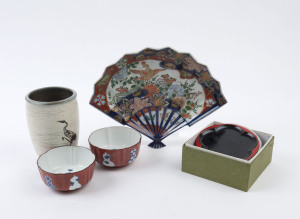 Japanese porcelain fan shaped dish, two bowls, pottery crane vase and boxed set of five lacquered dishes, 19th and 20th century, (9 items), the vase 15cm high