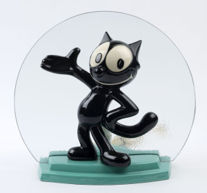 "FELIX THE CAT": impressive ceramic figurine lamp with glass backdrop, marked on base "Hand Painted 1988/Monkeys/Felix the Cat Prod"; height (with backdrop) 35cm, width at base 29.5cm, weight 2.55kg.