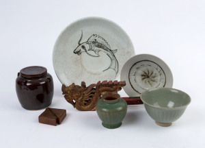Chinese carved wood and gilt dragon finial, celadon glazed vase and bowl, two pottery plates, brown glazed ginger pot and turned wooden dish in box, 19th and 20th century, the fish plate 27cm diameter