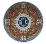 A Chinese Sancai porcelain plate with underglaze blue decoration, 18th/19th century, 4 character mark to base, 23cm diameter