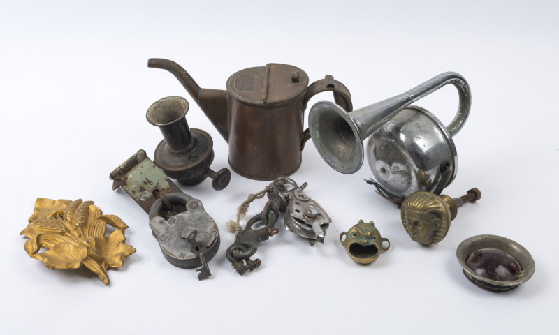 Antique copper oil pourer, car horns, padlock, pulley, brass doorknob, ashtray, lens and gilt metal decoration, 19th and 20th century, (9 items), the oil pourer 15cm high, 31cm wide