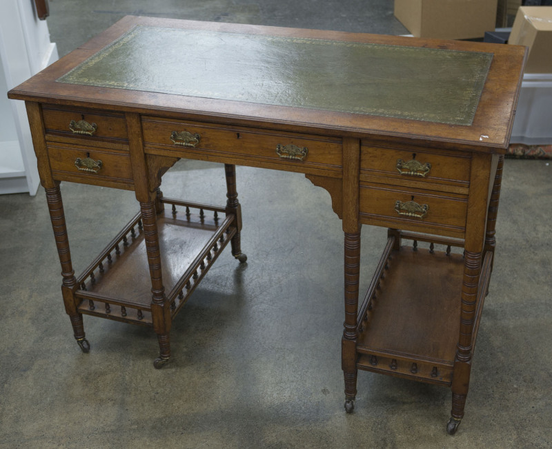 An English ladies desk, walnut with inset leather top, late 19th century, 75cm high, 108cm wide, 56cm deep (knee hole height 62cm)