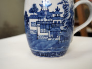 A Chinese export ware barrel shaped cider mug, circa 1760, 13cm high, 14cm wide - 3