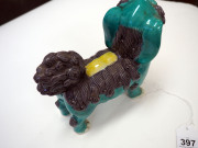 A Chinese porcelain Foo dog statue, early 20th century, ​15cm high, 15cm long - 6