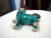 A Chinese porcelain Foo dog statue, early 20th century, ​15cm high, 15cm long - 8