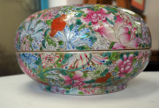 A Chinese famille rose circular cushion shaped porcelain box, Qing Dynasty, late 19th century, ​15cm high, 24cm diameter - 3