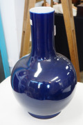 A Chinese blue porcelain mantel vase, 20th century, ​39cm high - 4