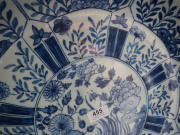 A Chinese blue and white porcelain charger, 19th/20th century, ​44cm diameter - 4