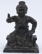 A Chinese cast bronze statue of a seated warrior, Qing Dynasty, 19th century, ​12cm high - 2