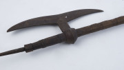 Two Indian Bullova axes from Chota Nagpur, 19th century, ​96cm and 98cm long - 10