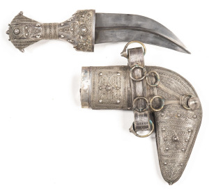 OMANI JAMBIYA: vg 6" curved double edged, plain blade with a raised central rib & no decoration; embossed filigree silver hilt; vg silver mounted scabbard with fine filigree silver work & brown backing to scabbard; all complete; g. cond. C.1850 L/