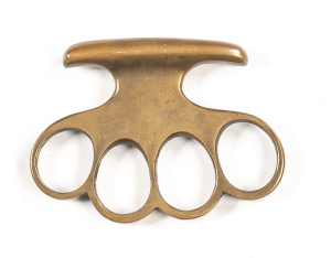 BRASS KNUCKLE DUSTER WWII PERIOD: all brass construction with knuckle guards; maker unknown; vg cond. L/R