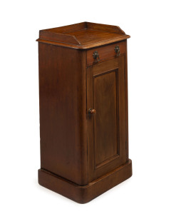 An antique English mahogany bedside pot cabinet, late 19th century, ​80cm high, 40cm wide, 32cm deep