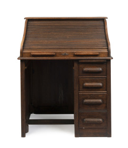 An American oak roll-top desk, early 20th century, ​113cm high, 92cm wide, 66cm deep