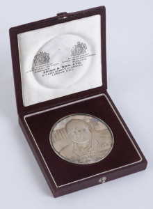 WINSTON CHURCHILL silver medal in original plush fitted box marked "SPINK & SON Ltd.", stamped "SILVER", ​6cm diameter, 82 grams