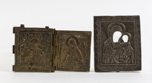 An antique Old Believer diptych pocket icon, cast brass; together with a silver icon cover, 19th century, (2 items) 8cm high, 3cm wide and 9.5cm high, 8cm wide