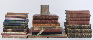 ENGLISH HISTORY & ARTISTS: Two shelves of books, mainly hardcover, (30+).