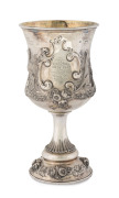 WILLIAM EDWARDS "Victorian Rifle Club Challenge Cup, Match No.1, First Prize" sterling silver trophy cup, circa 1863 superbly adorned with fine and deep repousse decoration by master decorator William Edwards depicting a hunting scene with three kangaroos - 3