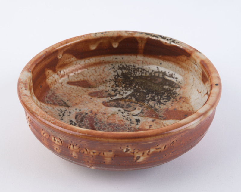 SERGIO SILL studio pottery bowl, incised "Sergio Sill", ​7cm high, 18.5cm wide