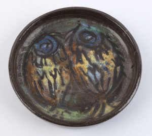 BETTY McLAREN pottery dish with fish decoration, incised "Betty McLaren", 13.5cm diameter