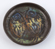 BETTY McLAREN pottery dish with fish decoration, incised "Betty McLaren", ​13.5cm diameter