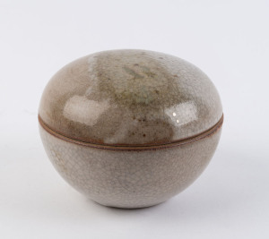 SERGIO SILL studio pottery lidded bowl, signed and stamped on the base, 10cm high, 12cm diameter
