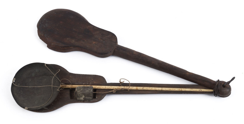 A set of Chinese pocket gold scales, mid 19th century, 37cm long. PROVENANCE: Private Collection Ballarat