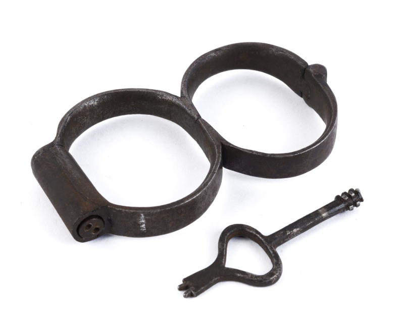 HIATT & Co. convict "Plug 8" handcuffs with original plug and fluted key, 19th century, 13cm wide