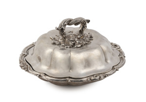 PAUL STORR English sterling silver topped tureen with Sheffield plated base, London, early 19th century, maker's marks on lid rubbed but very clear on handle (no date letter visible), ​28cm across, silver weight of lid and handle 850 grams total