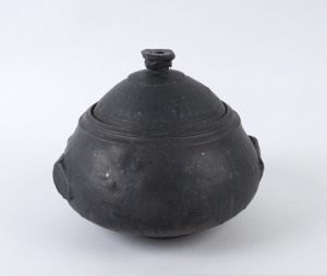 MILTON MOON Australian studio pottery crock pot with lid, incised "Milton Moon", 22cm high, 29cm wide