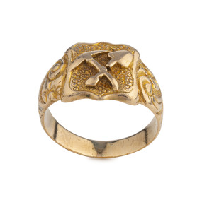 An Australian gold miner's ring with crossed pick and shovel, 19th century, marks illegible, 6.2 grams