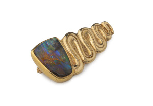 Artisan made 18ct yellow gold brooch set with an impressive Lightning Ridge black opal, 4cm high, 7.7 grams total