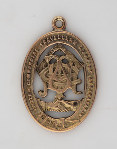 UNITED COMMERCIAL TRAVELLERS ASSOCIATION gold medallion, engraved "A.R. Reynolds, 20.1.23", 3.5cm high, 5.7 grams