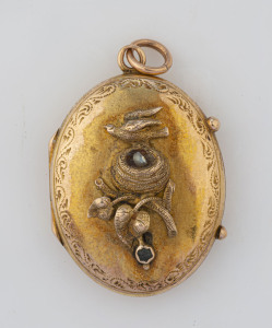 A Colonial yellow gold oval locket with nesting bird motif, inset with stones, 19th century, ​3cm high, 4.7 grams total