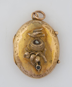 A Colonial yellow gold oval locket with nesting bird motif, inset with stones, 19th century, 3cm high, 4.7 grams total