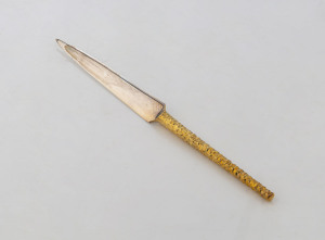 STUART DEVLIN sterling silver letter opener with gilt handle, in original box, 22.5cm long, 75 grams