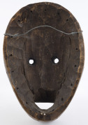 A Poro mask with round eyes, carved wood, vellum and earth, Dan tribe, Ivory Coast, ​24cm high - 5