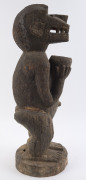 A rare standing monkey statue with offering bowl, carved wood with nature pigment finish, Baule tribe, Ivory Coast, 73cm high - 8