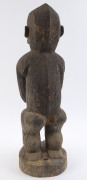 A rare standing monkey statue with offering bowl, carved wood with nature pigment finish, Baule tribe, Ivory Coast, 73cm high - 9