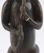 Seated male figure holdings his beard, carved wood and trade bead with remains of painted finish, Baule tribe, Ivory Coast, ​53cm high - 4