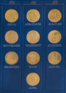 Medallions & Badges : GOLD PLATED STERLING SILVER "TREASURES OF THE LOUVRE": Set of 50 proof medallions, designed by John Pinches, depicting great art treasures of the the Louvre Musuem, each medallion weighing 41g, with a total weight of 2.05kg of 92.5% 