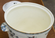 WEDGWOOD "Australian Flora" rare porcelain slops pail with lid, circa 1880, stamped "Wedgwood, Australian Flora", 27.5cm high, 34cm wide across the handles, 28cm diameter top rim - 11