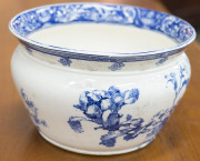 DOULTON BURSLEM "Waratah" blue and white porcelain chamber pot, 19th century, factory mark to base, ​15cm high, 28cm wide - 5