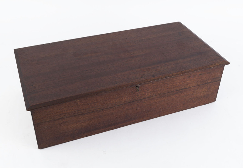 An Australian cedar box with two internal compartments, circa 1900, 15cm high, 52cm wide, 27cm deep
