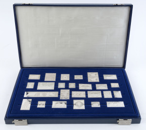 Medallions & Badges : STERLING SILVER - "THE WORLD'S GREATEST AIRMAIL STAMPS PROOFS: The International Society of Postmasters emission comprising 25 stamp-sized silver ingots, tidily displayed in velvet-lined presentation case; total weight of 343gr of 92.5% silver.
