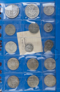 SILVER - world : AUSTRALIA, GB & USA MOSTLY SILVER ASSEMBLY: with AUSTRALIA 1937 Crowns (2), 1947 & 1954 (2) florins, 50c Rounds (7); GB with 1887 QV Crown, 1951 Festival of Britain Crowns (3, two in original packaging), 1939 Half Crown, 1921 Florins (2), plus some non-silver items; USA 1896 (2), 1921 (4, one decorated) Morgan Dollars, 1922 (2) & 1923 Peace Dollars, 1972, 1976 & 1977 Eisenhower Dollars, 2003 (decorated) & 2011 (aUnc) Liberty dollars, 1946 Half-Dollar; condition generally G to F